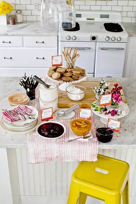 13 Tips for Throwing a Potluck Party That Everyone Will Remember Potluck Decor, Potluck Party, Throw A Party, Fun Time, Bring It, Party Food, Clean Up, A Table, Party Decorations