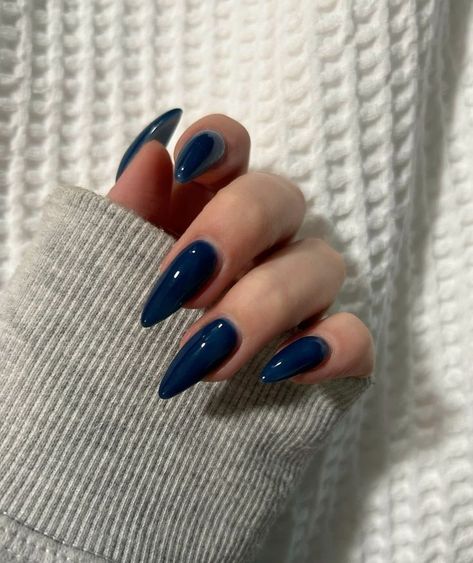 Navy Nails, Navy Blue Nails, Pointy Nails, Wow Nails, Blue Acrylic Nails, Smink Inspiration, Casual Nails, Makijaż Smokey Eye, Soft Nails