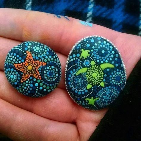 Sea Turtle Dot Art, Turtle Painted Rocks Ideas, Rock Painting Ideas Turtles, Turtle Rocks Painted Stones, Dot Painting Ideas Simple, Dot Painting Turtle, Dot Rock Painting Ideas, Turtle Rock Painting Ideas, Turtle Rock Art