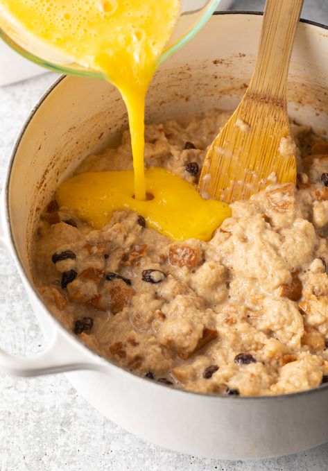 adding eggs to the Mexican bread pudding mixture Mexican Bread Pudding Recipe, Puerto Rican Bread, Puerto Rican Bread Pudding, Mexican Bread Pudding, Old Fashioned Bread Pudding, Mexican Bread, Baking School, Boricua Recipes, Bread Pudding Recipe