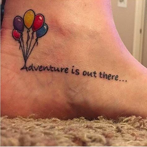 tatuaggi disney per le non-più-bambine che amano ancora favole e cartoni animati! Lasciatevi ispirare dalla magia Disney anche per i vostri tattoo! Adventure Is Out There Tattoo, Disney Tattoo Ideas, Minimalist Tattoo Meaning, Paris Tattoo, Tattoo Disney, Disney Sleeve, Typography Tattoo, Muster Tattoos, Harry Potter Tattoos