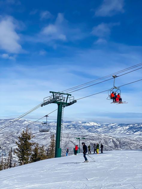 A family-friendly winter travel guide to Park City's Deer Valley Resort. I'll tell you where to stay, what to do and where to eat. #travel #familyfriendly #vacation Deer Valley Resort Utah, Winter Park Resort Colorado, Affordable Family Ski Trips, Best Family Ski Resorts, Heavenly Ski Resort, Deer Valley Resort, Lemon Bowl, Skiing Lessons, Deer Valley