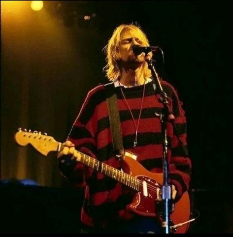 Kurt Cobain Costume, Kurt Cobain Sweater, Kurt Cobain Outfit, Harry Styles Sweater, Kurt Cobain Style, Curco Vein, Harry Styles Cardigan, Donald Cobain, Nirvana Kurt Cobain