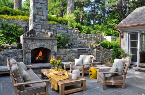 44 Traditional outdoor patio designs to capture your imagination Porch Landscaping, Outdoor Fireplace Designs, Outdoor Patio Designs, Backyard Fireplace, Outdoor Fireplaces, Cozy Backyard, Patio Fireplace, Patio Interior, Backyard Retreat