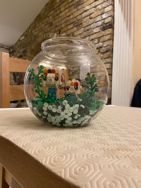 Lego Fish Tank Ideas, Lego Aquarium Ideas, Lego Fish Bowl, Lego Fish Tank Decorations, Lego Goldfish Bowl, Lego Fish Tank, Lego Koi Fish, Lego Aquarium, Koi Fish Bowl