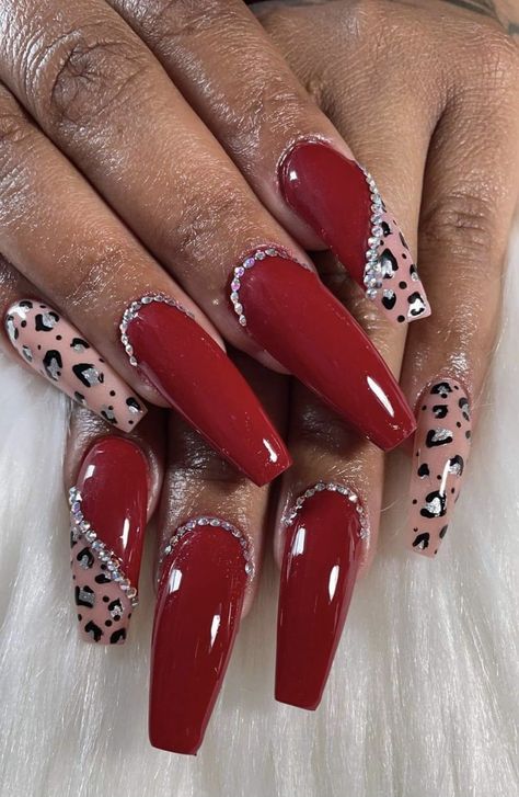 Christmas Cheetah Nails, Nail Art Vermelho, Red And Silver Nails, Cheetah Nail Designs, Red Nail Art Designs, Cheetah Print Nails, Nail Place, Red Nail Art, Cheetah Nails