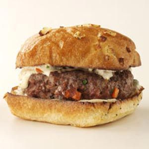 Cajun Beef Burgers Recipe Cajun Burger, Cajun Beef, Red Robin Restaurant, Restaurant Copycat Recipes, Burger Recipes Beef, Creole Mustard, Restaurant Copycat, Best Burger Recipe, Grilled Burgers