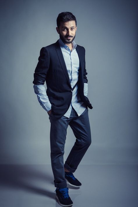 Founder Of Bhane, Anand Ahuja speaks up about his entrepreneurial journey from working with his family business to setting up a leading clothing brand in India. Anand Ahuja, Delhi College, Broad Shoulders, Sonam Kapoor, Business People, Life Story, Business Casual Men, Hair Color For Black Hair, Life Stories