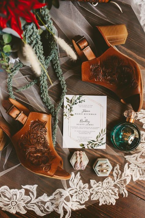 Wedding Details Photography Ideas, Fall Wedding Ring, Wedding Details Invitation, Fall Wedding Pictures, Wedding Detail Shots, Wedding Detail Photos, Yellow Horse, Jade Wedding, Western Style Wedding