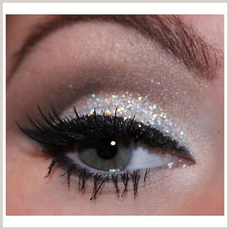 Christmas Makeup Blue Eyes - Get It Immediately! For more details, click to visit Amazon.com. Holiday Beauty, Glamorous Makeup, Trendy Makeup, Christmas Makeup, Glitter Eyes, Blue Makeup, Blue Eye Makeup, Cut Crease, Prom Makeup