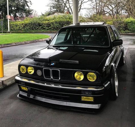 Yellow Headlights, Bmw M30, Bmw E30 M, Bmw Vintage, Bmw Sport, Bmw E30 M3, Touring Car Racing, Bmw Classic Cars, Bmw Alpina