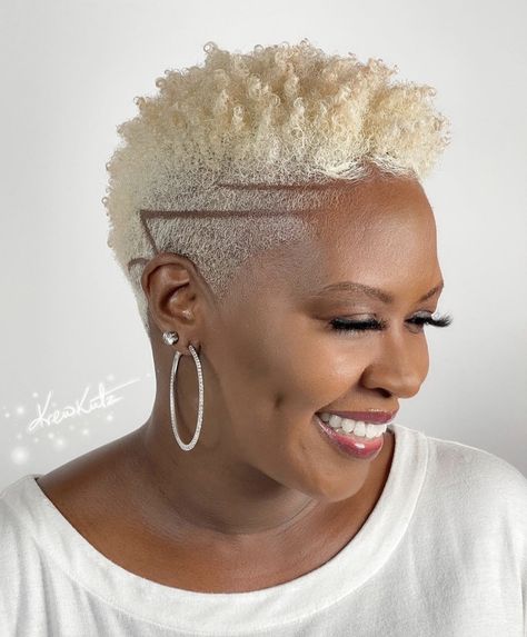 Blonde Twa, Short Platinum Blonde Hair, Blonde Natural Hair, Popular Short Haircuts, Short Natural Haircuts, Short Hair Designs, Short Shaved Hairstyles, Shaved Hair Designs, Twa Hairstyles