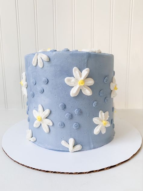 Powder Blue Daisy cake Eye Contact With Him, Daisy Wedding Cakes, Blue Velvet Cakes, Flower Cake Design, Sprinkles Birthday Cake, Blue Birthday Cakes, Daisy Cake, Small Birthday Cakes, White Birthday Cakes