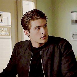 Theo Raeken Gif, Cody Christian Teen Wolf, Theo Raeken, Teen Wolf Memes, Dylan Sprayberry, Wolf Character, Cody Christian, Teen Wolf Cast