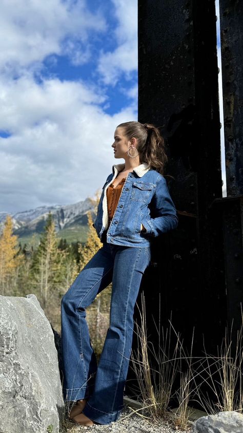 Find your Yellowstone inspiration at rods.com Rancher Outfits, Yellowstone Outfit Ideas Women, Yellowstone Inspired Outfits, Beth Dutton Yellowstone Outfits, Yellowstone Outfit Ideas, Western Fall Outfits, Beth Dutton Yellowstone, Yellowstone Outfits, Country Fits