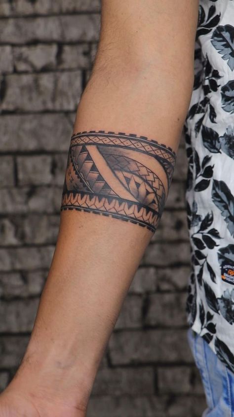 Maori Armband Tattoo Design, Maori Tattoo Arm, Wrist Tatoo, Band Tattoos For Men, African Tattoo, Tattoos Arm, Armband Tattoos, Forearm Band Tattoos, Band Tattoo Designs