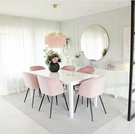 Cute Dining Room, Dining Room Glam, Pink Living Room Decor, Boho Dining Room, Pink Living Room, Beautiful Dining Rooms, Living Room Design Decor, Velvet Dining Chairs, Home Design Decor