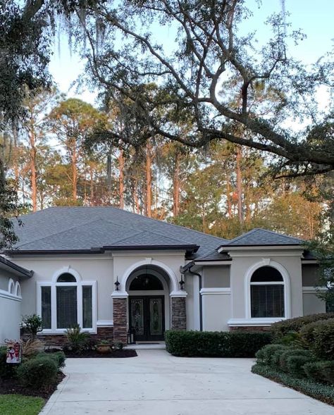 Repose gray by sherwin-Williams house color. Dovetail sherwin-Williams adorns the accent trim. Pure white by sherwin-Williams trim, Black fox sherwin-Williams on doors and garage. He used a primer by sherwin-Williams to prep the house initially. Entire home was rolled not spayed. Repose Gray Stucco Exterior, Exterior Paint Colors For House Gray White Trim Black Doors, Repose Grey, Exterior Ranch Homes, Stucco House Colors, Outdoor House Paint, California Farmhouse, Stucco Paint, Grey Exterior House Colors