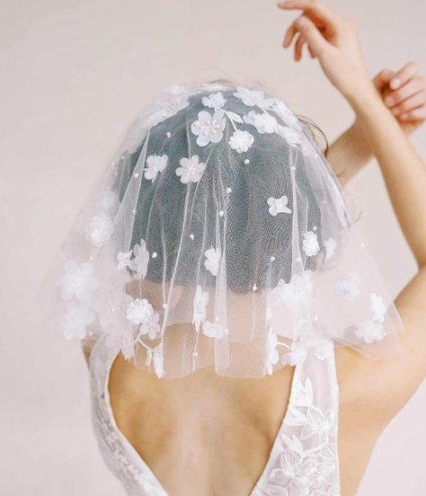 Style 2361 hand embroidered short veil with blusher Small Veil, Unique Wedding Veils, Short Veils Bridal, Unique Veil, Veil With Blusher, Casual Bride, Floral Veil, Honey Wedding, Fingertip Veil