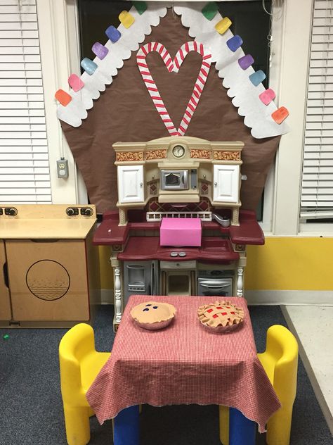 Gingerbread Dramatic Play Preschool, Classroom Gingerbread House, Gingerbread House Dramatic Play, House Dramatic Play, Preschool Butterfly, Classroom Aesthetic, Gingerbread House Ideas, Play Preschool, Gingerbread Art