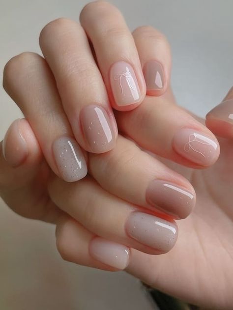 Gel Mani Short Nails Natural Winter, Winter Manicure Short Nails, Winter Dip Nails Short, Short Nails Art Winter, Gel Overlay Nails Natural Short, Neutral Short Nails, Cute Short Winter Nails, Short Jelly Nails, Sparkly Tips