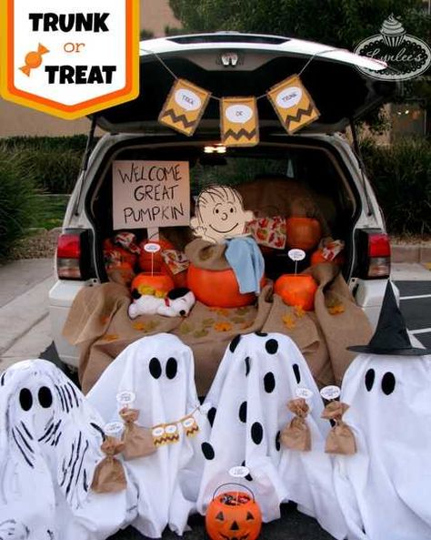 trunk or treat ideas charlie brown Pumpkin Painting Ideas Easy, It's The Great Pumpkin Charlie Brown, Dulces Halloween, Great Pumpkin Charlie Brown, It's The Great Pumpkin, Hallowen Ideas, Charlie Brown Halloween, Painting Ideas Easy, Pumpkin Painting Ideas