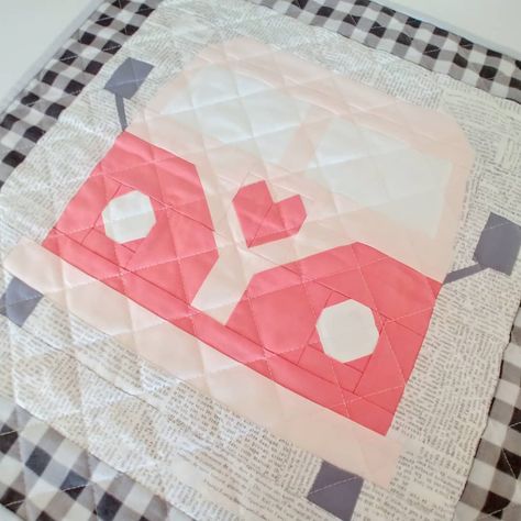 Good morning! So I made a pillow case using VW bus block! The size is 18"x18" with the border. I only quilted the front. It's very simple… Vw Bus Quilt Pattern, Vw Nursery, Traditional Pattern, Vw Bus, Quilt Ideas, A Pillow, Needle And Thread, Sewing Ideas, Baby Quilts