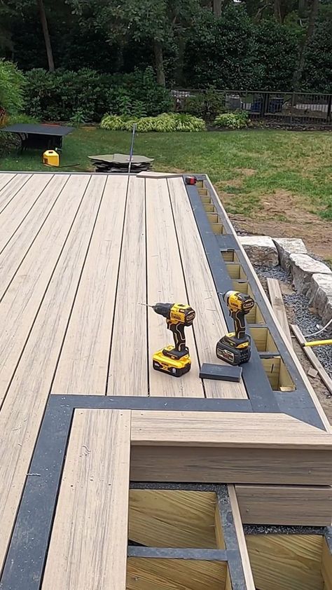 We went pretty bold on this border! What do you think of this color combo?! . . Deckorators #deckdesign #outdoordesign #outdoorliving #deck | By Premier Outdoor Living Wrap Around Composite Deck, Deck With Border, Deck Border, Deck Colors, Double Picture, Deck Construction, Lake Oswego, Backyard Deck, Unique Layout