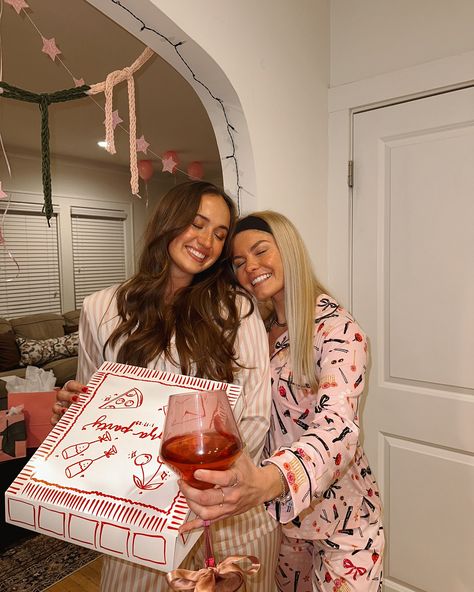 pizza, poppi, and pajamas — what more could a girl ask for ??!! 💖🥤🎀🍕💌
•
•
thankful for these sweet friends of mine & all the light & laughter they add to my life 🤍 Girls Ask, January 20, A Girl, Pizza, Pajamas, My Life, Quick Saves, Instagram, Pizzas