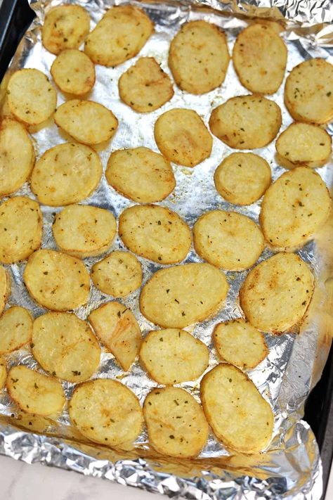 Baked Sliced Potatoes (Oven Baked Potato Slices) Oven Baked Sliced Potatoes, Sliced Baked Potatoes, Toasted Potatoes, Potatoes Oven, Oven Baked Potato, Baked Potato Slices, Canned Potatoes, Potatoes In Oven, Potato Slices