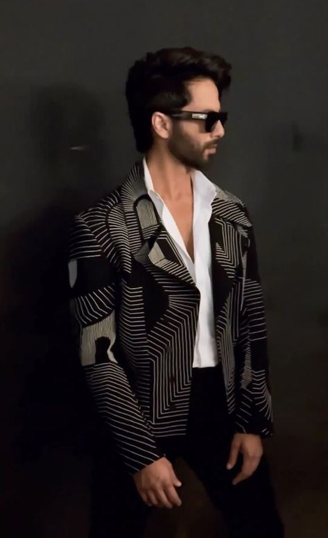 Bollywood Fashion Men, Jodhpuri Mens, Party Wear Dress For Man, Jodhpuri Suits For Men Wedding, Indowestern Outfits For Men, India Fashion Men, Indian Wedding Suits Men, Jodhpuri Suits For Men, Indian Wedding Clothes For Men