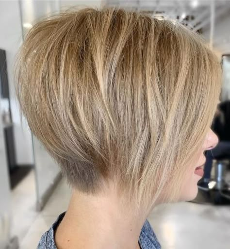 Short Stacked Bob, Short Stacked Bob Haircuts, Short Stacked Bobs, Stacked Bob, Medium Bob, Stacked Bob Haircut, Bob Hairstyles For Thick, Messy Short Hair, Short Hairstyles For Thick Hair