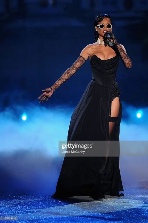 Rihanna Victoria Secret, Rihanna Show, Emmanuelle Chriqui, Victoria Secret Show, Rihanna Photos, Inauguration Ceremony, Victoria Fashion, Jourdan Dunn, Celebrity Stars