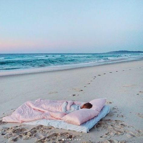 51 Perfectly Valid Reasons Not To Get Out Of Bed At All Today Sommer Strand Outfit, Beach Blonde, Sweet Summertime, Pink Beach, Into The Wild, Jolie Photo, Boho Stil, Beach Bum, Beach Vibe