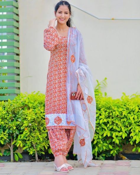 Rajdeep Kullar, Dhoti Dresses For Women, Harshdeep Kaur, Panjabi Dress, Handmade Suit, Long Frocks For Girls, Traditional Poses, Patiyala Suits, Simple Suits