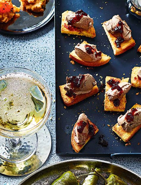 A speedy pâté that can be prepped in as little as 15 minutes, perfect on brioche as a Christmas party canapé Pate Starter Presentation, Christmas Canapés, Party Canapes, Christmas Canapes, Christmas Starters, Liverwurst, Canapes Recipes, Brioche Recipe, Chicken Liver Pate