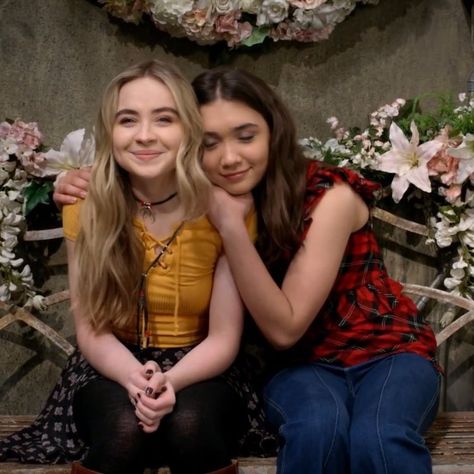 Riley And Maya Aesthetic, Girls Meets World, Riley And Maya, Maya And Riley, Girl Meets World Cast, Maya Hart, Riley Matthews, Rowan Blanchard, I Love Cinema