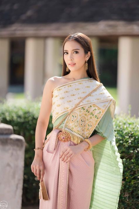 Laos Outfit Traditional Dresses, Thai Traditional Dress Women, Thailand Traditional Dress, Thai Traditional Clothing, Thai Dresses, Thailand Traditional, Thai National Costume, Thailand Dress, Thai Silk Dresses