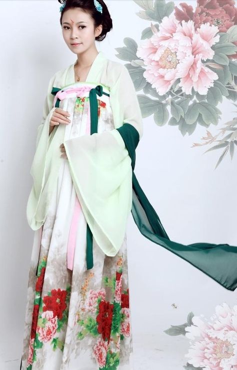 Ancient Chinese Tang Dynasty Beauty Clothing for Women Tang Dynasty Clothing For Women, Chinese Tang Dynasty Clothing, Historical Chinese Clothing, Tang Dynasty Clothing, Dynasty Clothing, Tang Dynasty, Chinese Clothing, Asian Outfits, Beauty Clothes