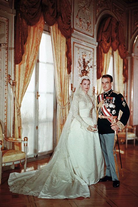 Grace Kelly and Prince Rainier of Monaco in 1956. Kelly wore a gown by MGM costumer Helen Rose, who had dressed her for her films High Society and The Swan.   - MarieClaire.com Grace Kelly Wedding Dress, Klasik Hollywood, Grace Kelly Wedding, Famous Wedding Dresses, Expensive Wedding Dress, Helen Rose, Royal Wedding Gowns, Mary Donaldson, Princess Grace Kelly