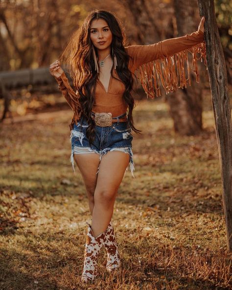 Baby don’t you know? That you’re my golden hour ✨ • Denim shorts @cactusrosedenimco Code YARELI • Fringe Romper & Boots…” • Dec 2, 2020 at 7:27pm UT Cowgirl Photoshoot, Country Chic Outfits, Vaquera Outfit, Western Photoshoot, Cute Cowgirl Outfits, Cowgirl Style Outfits, Country Style Outfits, Latina Fashion Outfits, Western Wear Outfits