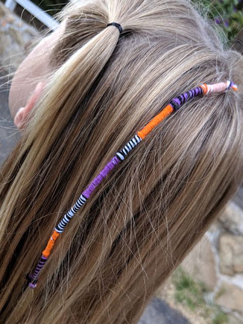 how to do easy DIY hair wraps with kids -fun for Halloween too! Hair Wraps Thread, String Hair Wraps, Thread Hair Wraps, Wraps Easy, Boho Hair Wrap, Hair Threading, Hair Clips 90s, Halloween Hairstyles, Hippie Hair