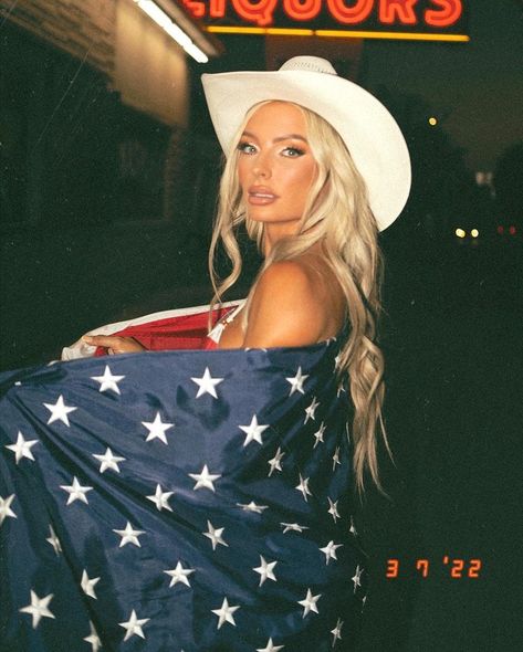 Holly O Hair Aesthetic, Holly Stocks, Happy 4th Of July, Glamour Makeup, Happy 4 Of July, Western Style, Floppy Hat, Western Fashion, 4th Of July