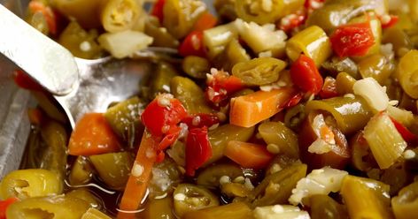 Hot Giardiniera Recipe, Chicago Style Giardiniera Recipe, Homemade Giardiniera Recipe, Giardiniera Recipe, Italian Beef Sandwiches, Chicago Food, Beef Sandwich, Pickled Vegetables, Chicago Style