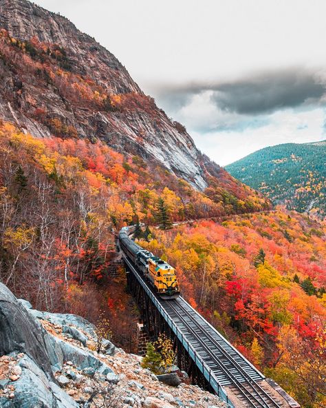 3,426 curtidas, 134 comentários - Brian Johns (@brianjohnsadventure) no Instagram: “Sprinted up this steep hill in an effort to catch a train just barely in time with @steve_willert…” Scenic Train Rides, Scenic Railroads, Outdoor Pictures, New England Travel, Autumn Scenes, Train Pictures, White Mountains, Autumn Scenery, Train Rides