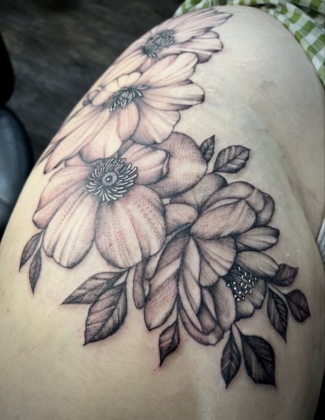 Flower Tattoo With White Highlights, Stippling Tattoo, White Highlights, Stippling, Tattoo Inspo, Fine Line, Flower Tattoos, New Tattoos, I Tattoo