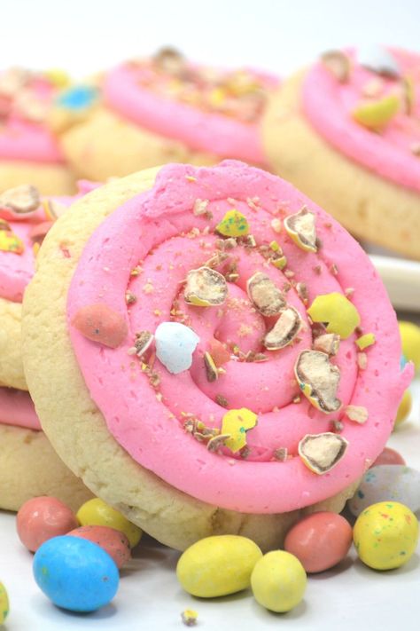 Easy Easter Cookies, Cookie Recipes Easy, Crumbl Copycat, Crumble Cookie Recipe, Easter Cookie Recipes, Cream Cheese Pinwheels, Pinwheel Cookies, Easy Puff Pastry, Easter Cookie