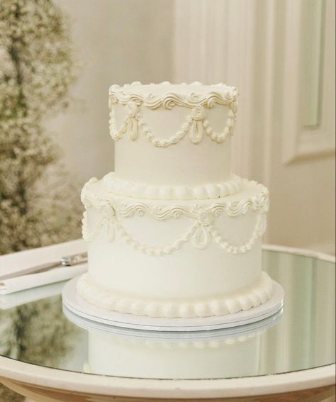 Classic Wedding Cake 2 Tier, Small 2 Tier Wedding Cake Ideas, Classy Wedding Cakes Romantic, Modern Vintage Wedding Cake, Classic Two Tier Wedding Cake, Scalloped Wedding Cake, Wedding Cakes Traditional, Simple Two Layer Wedding Cake, Traditional White Wedding Cake