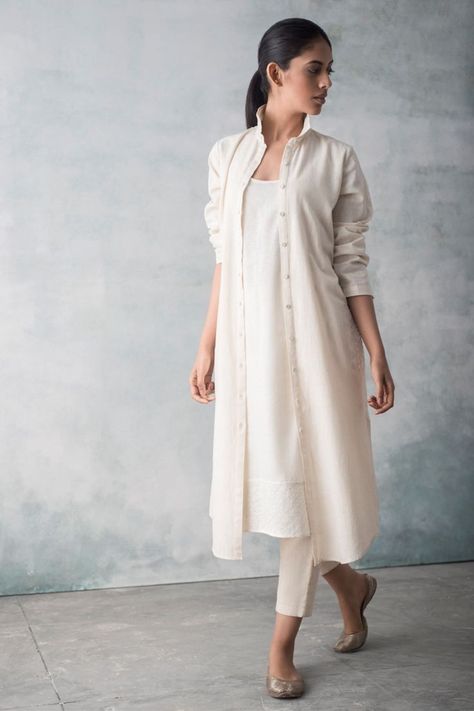 Retail Ideas, Interview Dress, Model Pics, Simple Kurta Designs, Designer Kurti Patterns, Good Earth, Simple Kurti Designs, Casual Indian Fashion, Kurti Designs Party Wear