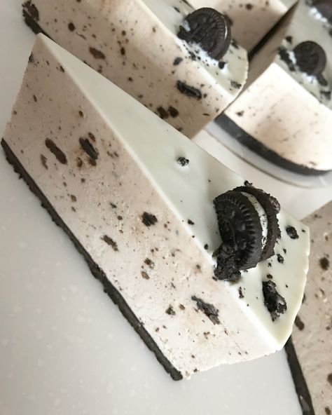 Cookies And Cream Aesthetic, Oreo Snacks, Big Snacks, Dessert Cups Recipes, Sweet Cafe, Creative Baking, Cream Aesthetic, Food Wallpaper, Yummy Comfort Food